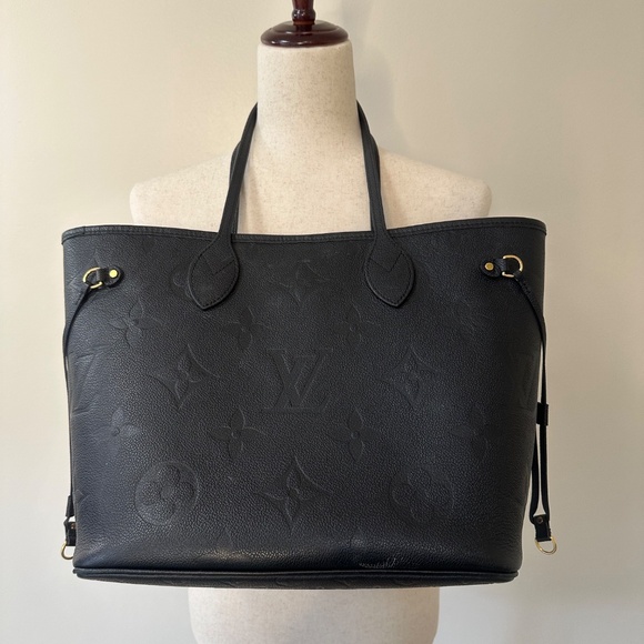 Louis Vuitton Neverfull MM - Picture 4 of 17